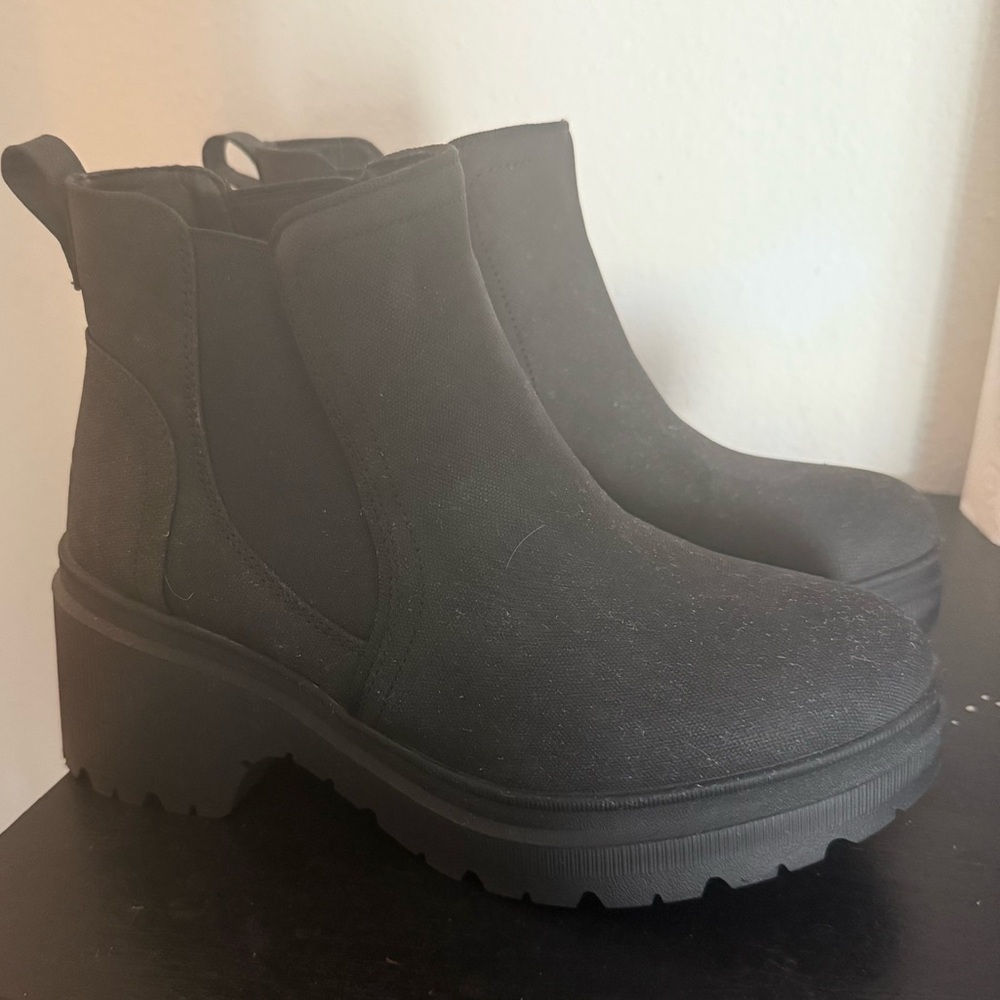 *Worn Once* Sketchers Black Chunky Ankle Boots